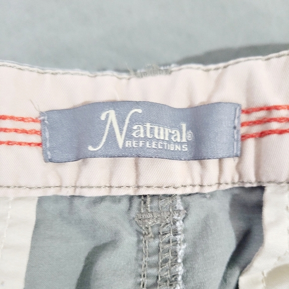 Natural Reflections Women's Size 8 Olive Green 100% Cotton Chino Shorts - Picture 8 of 10